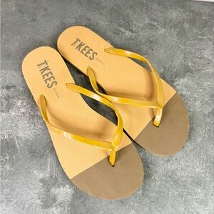 Tkees tan brown lily thong sandals size 6 women’s beach